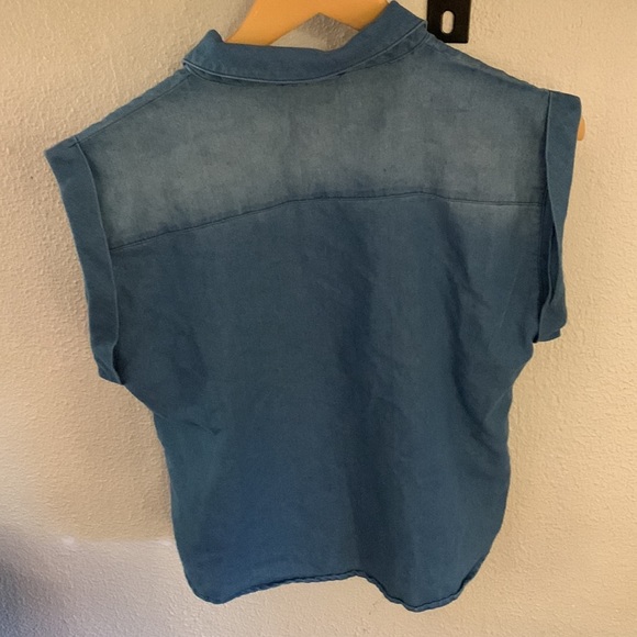 Soft denim cuffed sleeve crop tee. Size m. - Picture 2 of 5